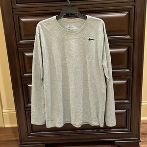 Men’s Nike Dri-Fit Long Sleeve Top Size XL